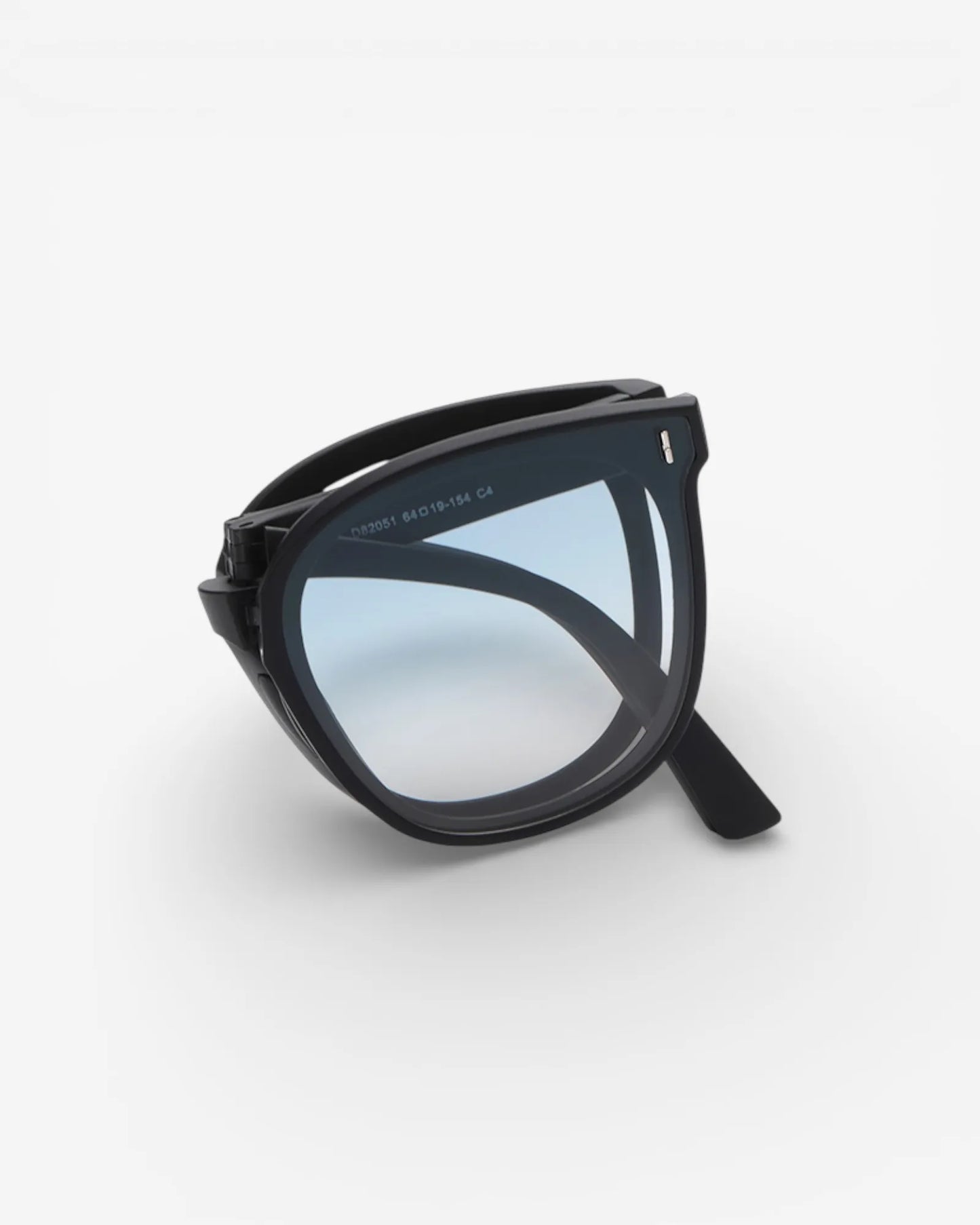 Ezra Light Blue fold